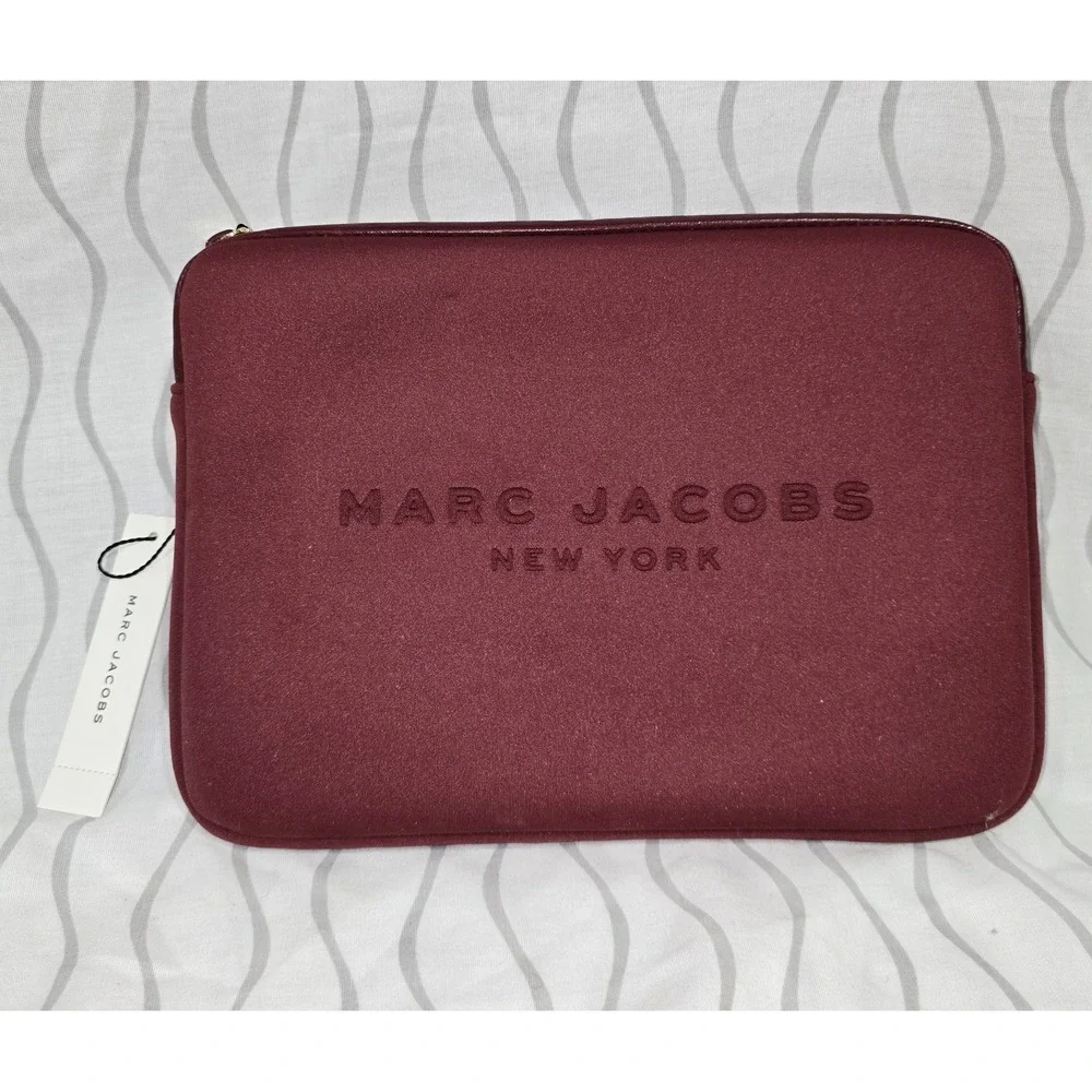 Marc Jacobs New‎ York Tablet Sleeve Padded Red Zip Logo Dark Cherry